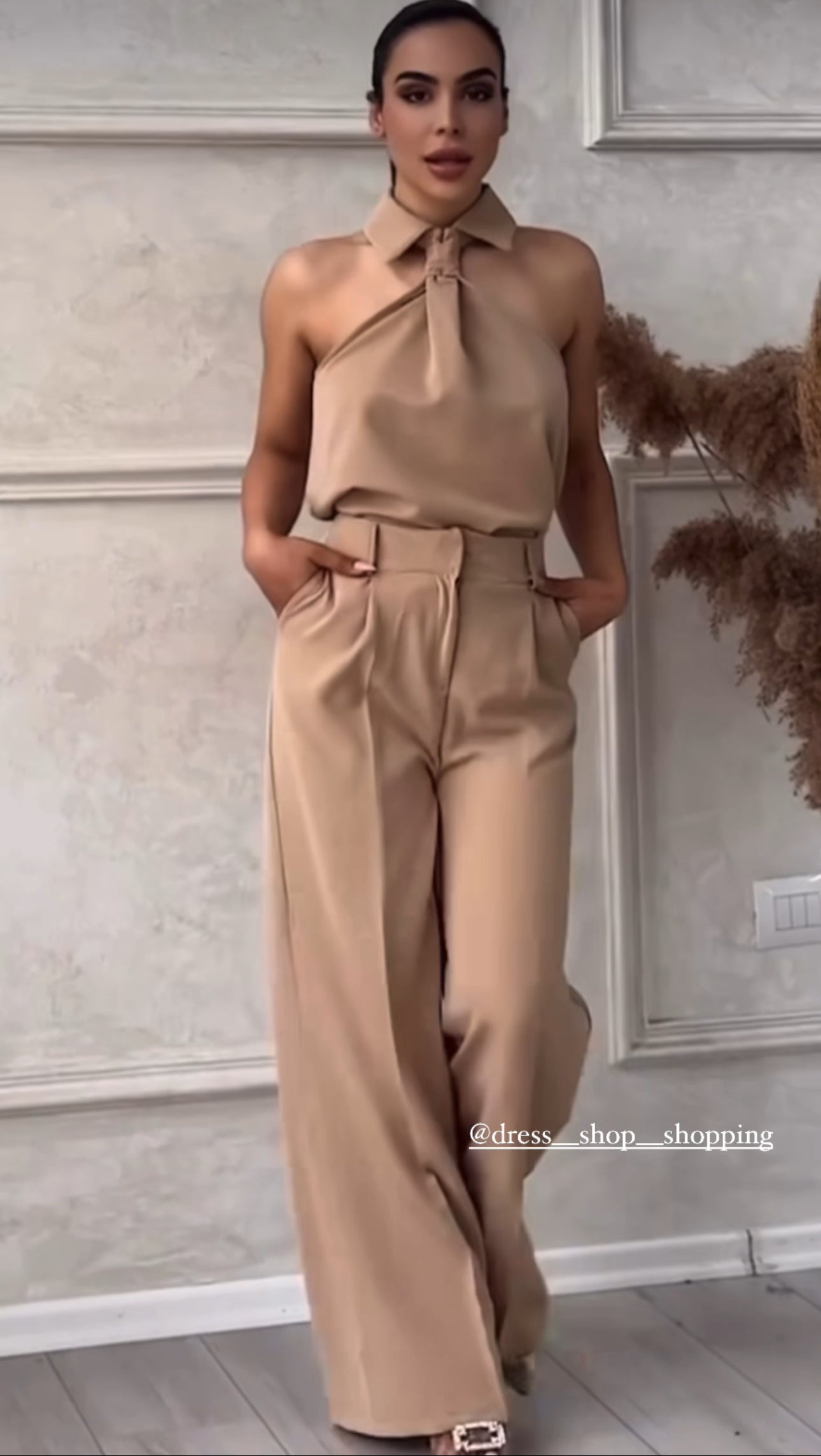 Jumpsuit colletto con nodo gravata