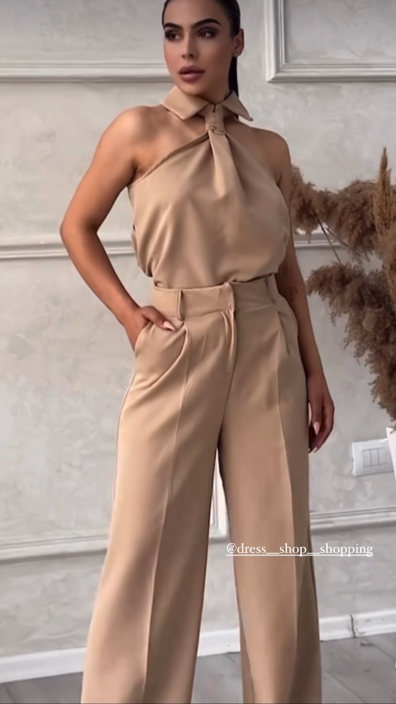 Jumpsuit colletto con nodo gravata