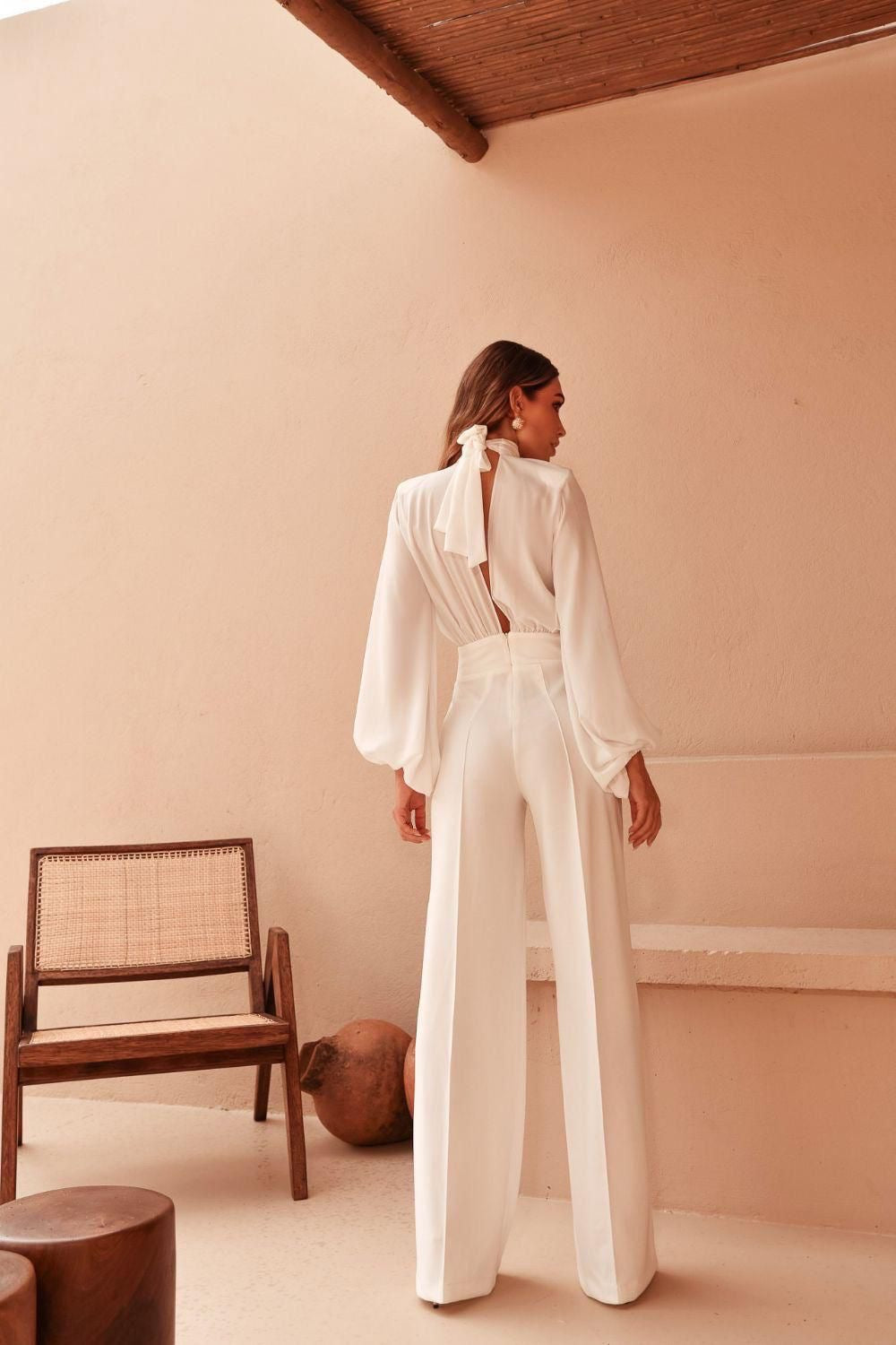 Jumpsuite MILENA Realizzata con materiali di alta qualità, è perfetta per ogni occasione grazie alla sua elegante vestibilità.