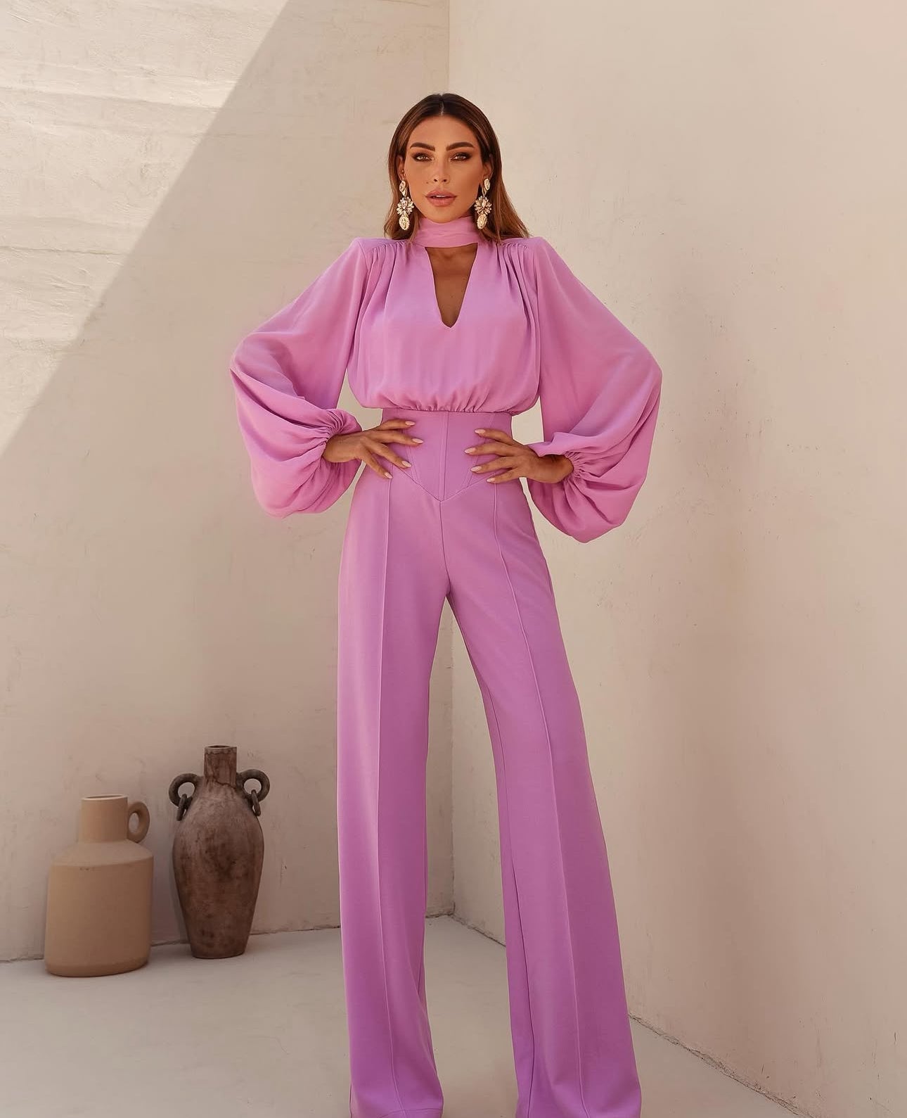 Jumpsuite MILENA Realizzata con materiali di alta qualità, è perfetta per ogni occasione grazie alla sua elegante vestibilità.