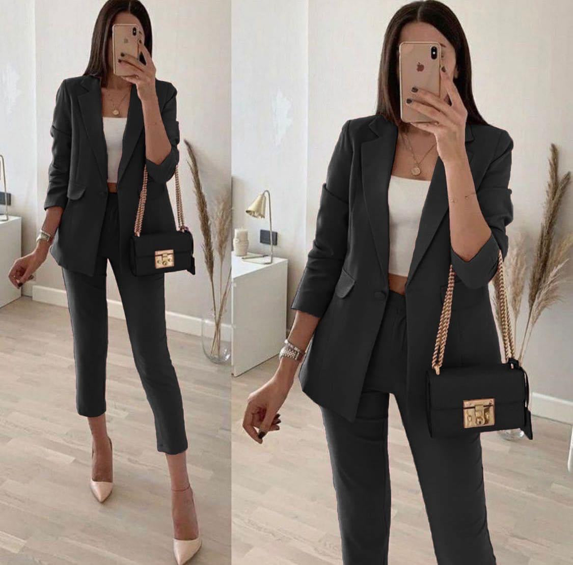 Tailleur Maria Vittoria giacca foderata con pantaloni sigaretta in coordinato tessuto leggermente elasticizzato ottima vestibilita Made in Italy 🇮🇹