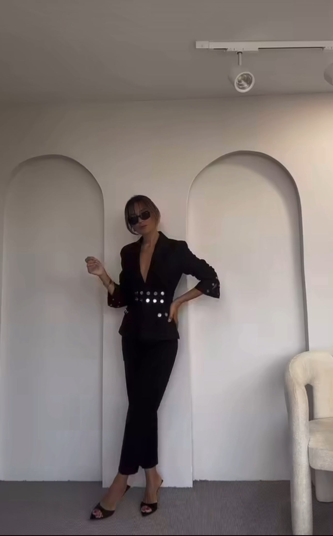 Tailleur LUANA Giacca e cinta con borchie pantaloni sigaretta