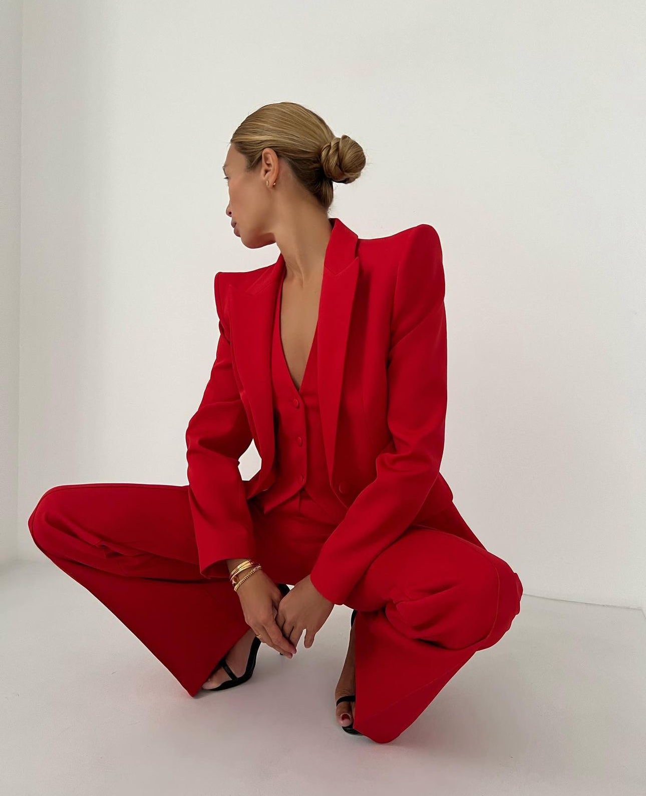 Tailleur Naomi blazer più gilet schiena scoperta pantaloni palazzo in coordinato
