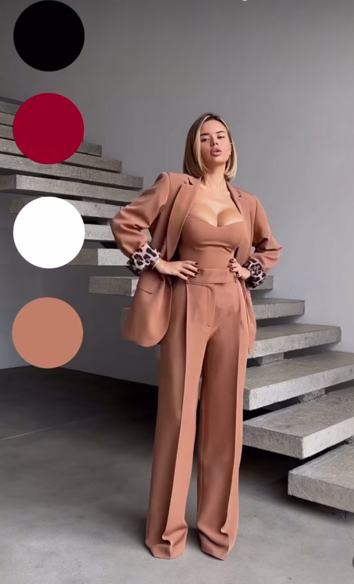 Tailleur AURORA Giacca con fodera leopardata pantalone palazzo con corsetto in coordinato