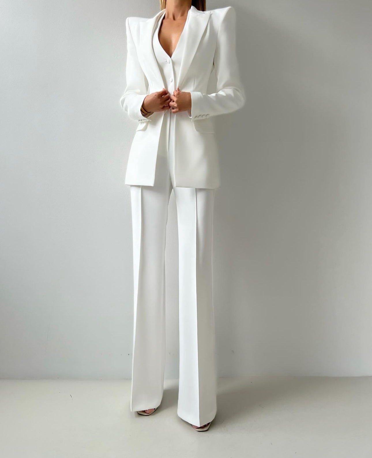Tailleur Naomi blazer più gilet schiena scoperta pantaloni palazzo in coordinato