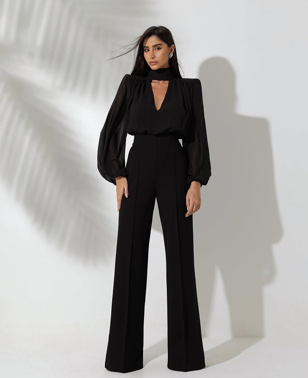 Jumpsuite MILENA Realizzata con materiali di alta qualità, è perfetta per ogni occasione grazie alla sua elegante vestibilità.