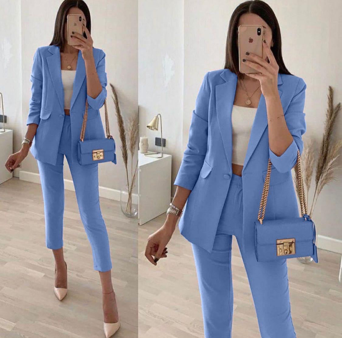 Tailleur Maria Vittoria giacca foderata con pantaloni sigaretta in coordinato tessuto leggermente elasticizzato ottima vestibilita Made in Italy 🇮🇹