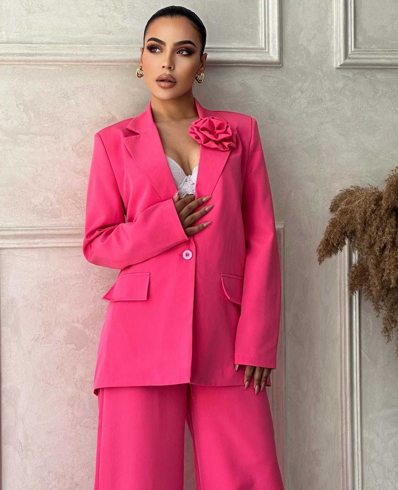Tailleur Debora giacca foderata con spilla fiore ๐บ pantalone largo vestibilita morbida comoda Made in Italy ๐ฎ๐น