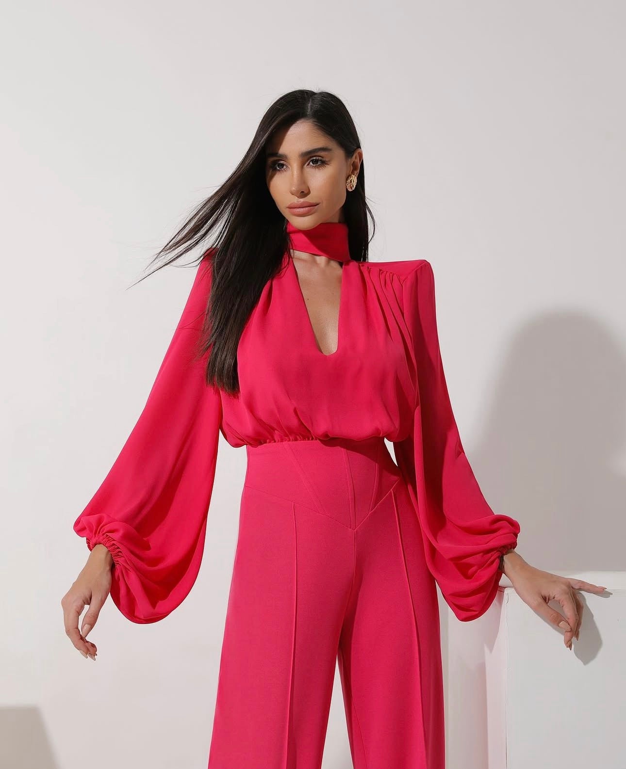 Jumpsuite MILENA Realizzata con materiali di alta qualità, è perfetta per ogni occasione grazie alla sua elegante vestibilità.