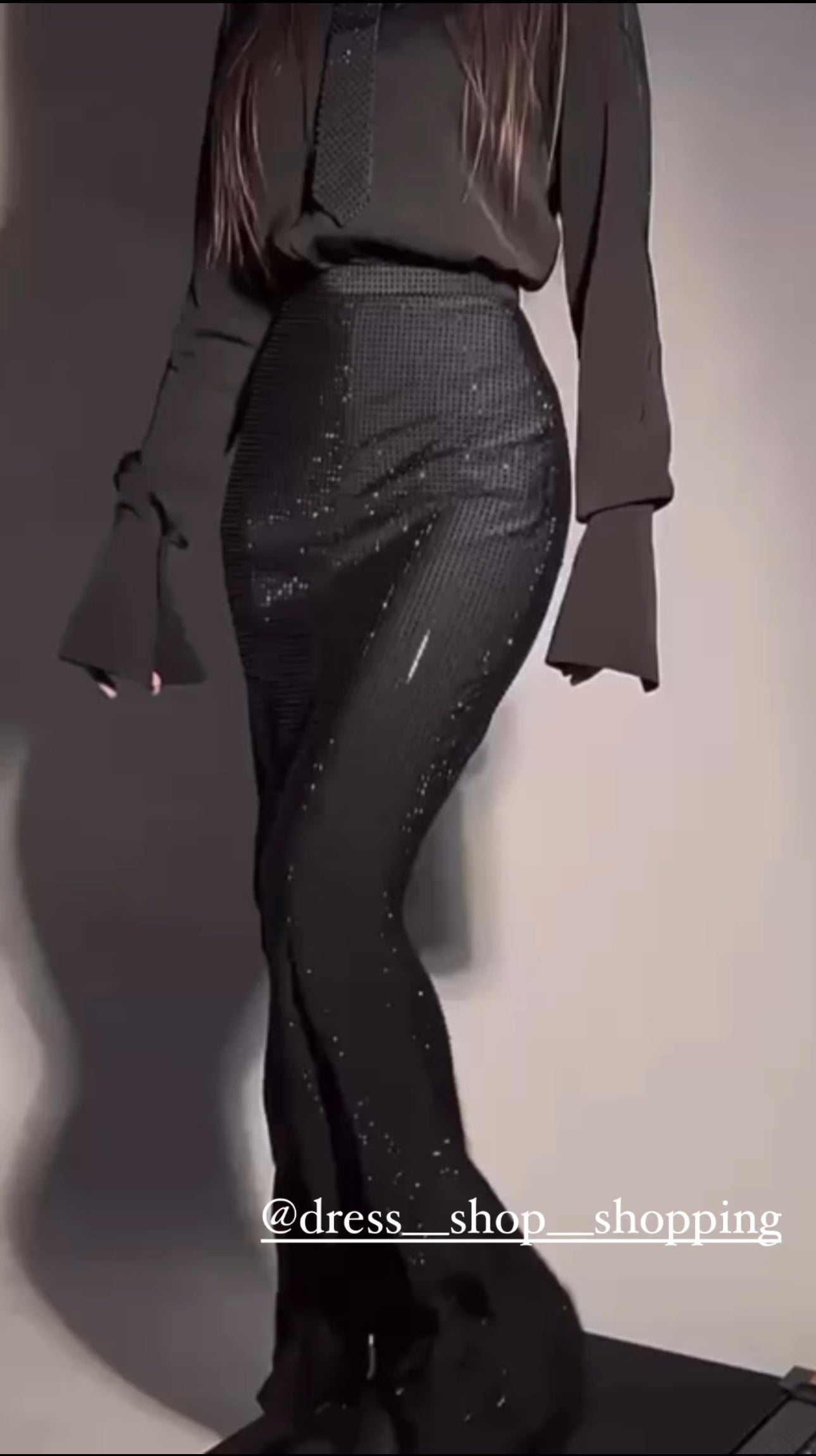 Coordinato Lucrezia con camicia di raso e gonna di lycra brillantinato più cravatta