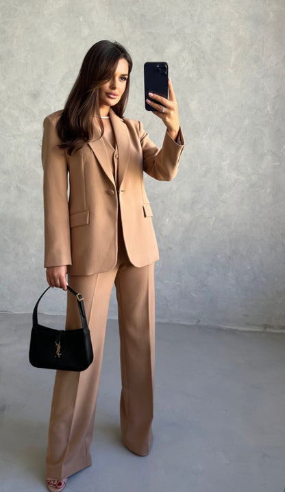 Tailleur MARCELLA Giacca gilet e pantalone a palazzo in coordinato tessuto leggermente elasticizzato ottima vestibilita Made in Italy 🇮🇹