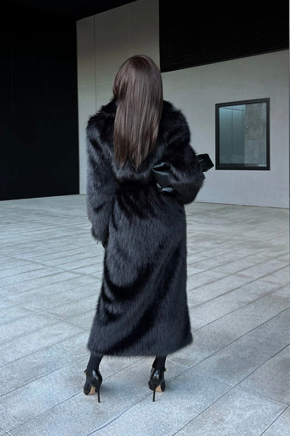 Pelliccia GIORGIA Avvolgente, sofisticato e ultra-morbido: questo cappotto lungo in ecopelliccia  porta il lusso in ogni look