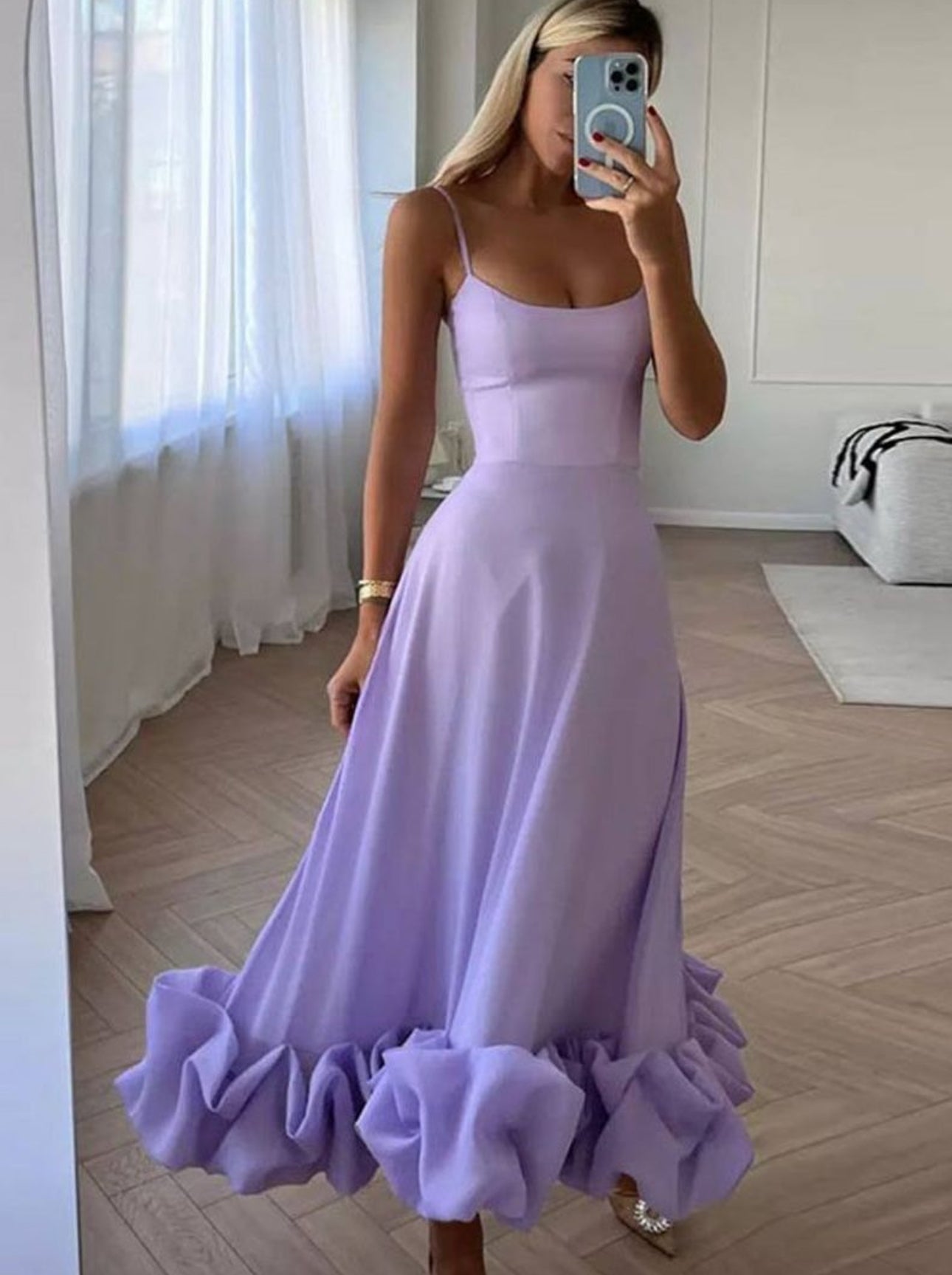 Abito Federica modello a Campana e con un voila ampio alla fine taglie dalla 38 alla 54 Made in Italy 🇮🇹