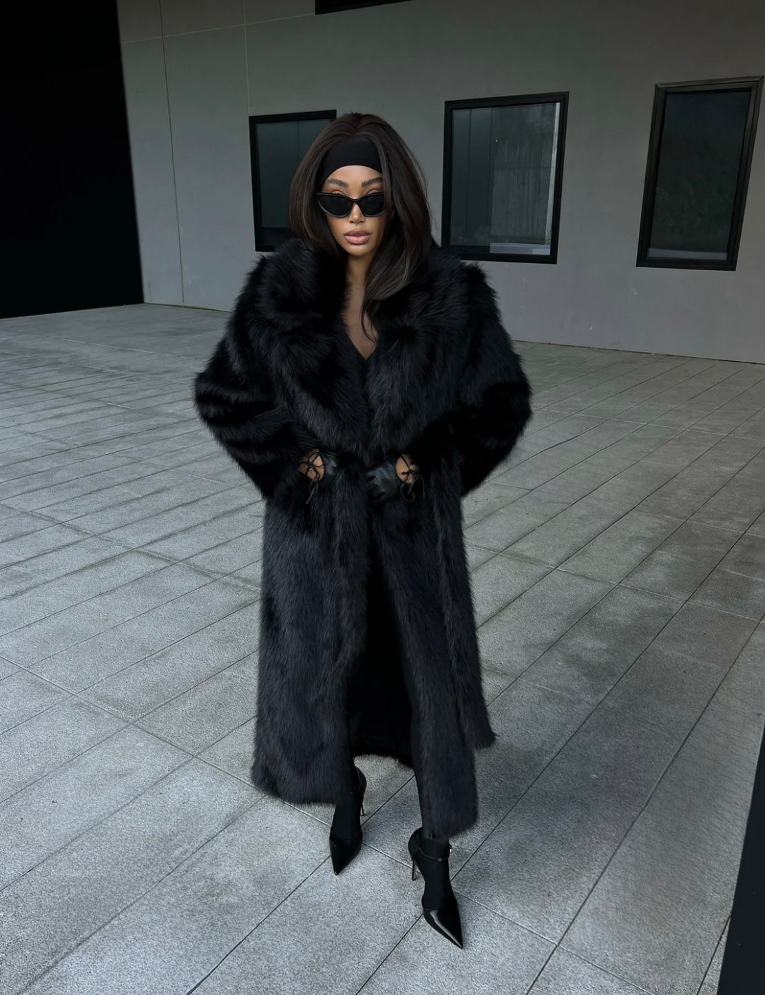 Pelliccia GIORGIA Avvolgente, sofisticato e ultra-morbido: questo cappotto lungo in ecopelliccia  porta il lusso in ogni look