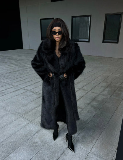 Pelliccia GIORGIA Avvolgente, sofisticato e ultra-morbido: questo cappotto lungo in ecopelliccia  porta il lusso in ogni look