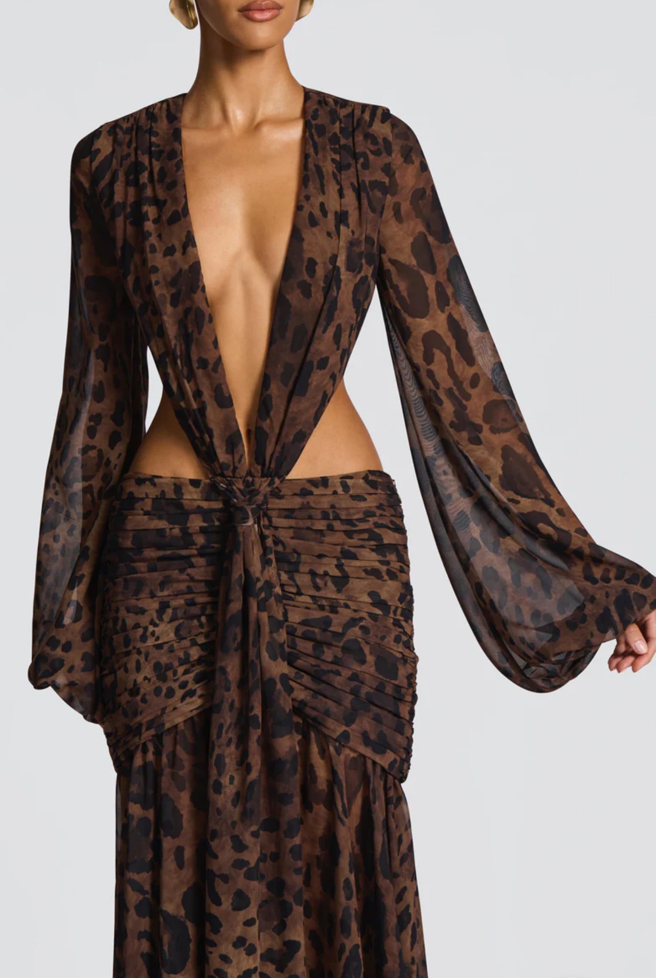 Abito JANE Seduzione ed eleganza si incontrano in questo abito lungo in stampa leopardata.