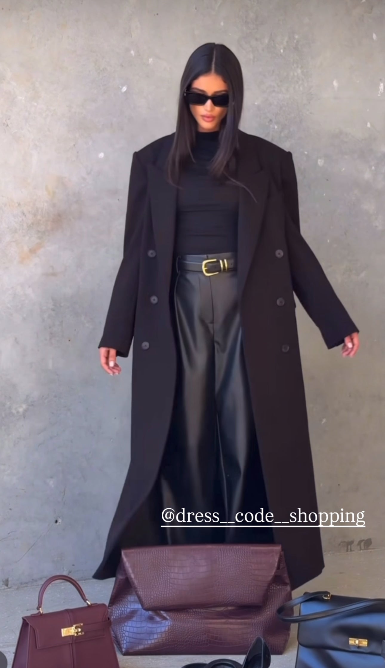 Outfit Anita Cappotto+Body+Pantalone in Eco-Pelle – Eleganza MetropoIitana