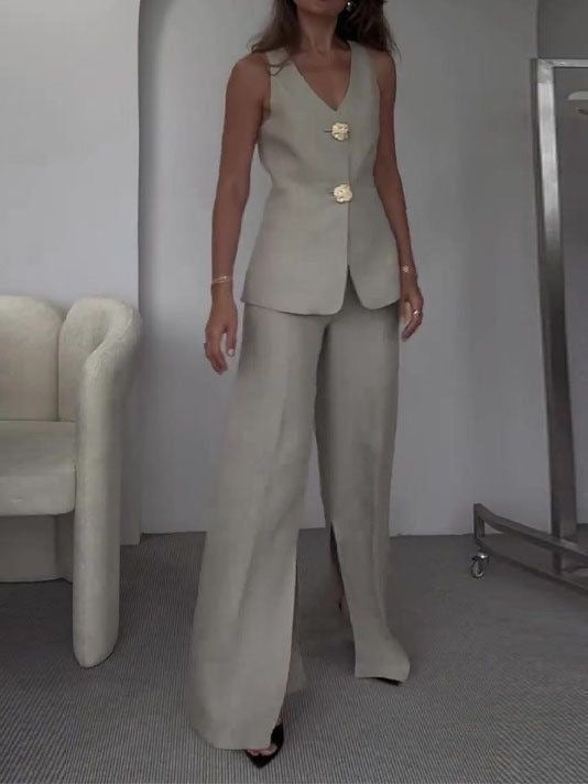 Tailleur OLIVIA smanicato con bottoni dorati imperiale