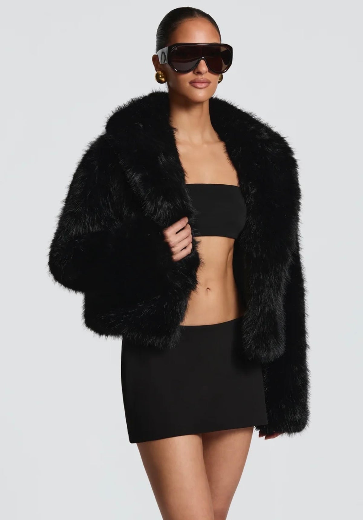 Crop Eco-Fur Jacket – Luxe Edition "Essenziale per la stagione fredda: caldo, leggero e irresistibilmente glam."