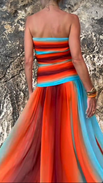 Abito SIRENA Lasciati conquistare dalla magia dei colori con questo abito lungo, un capolavoro sartoriale che fonde eleganza e sensualità.