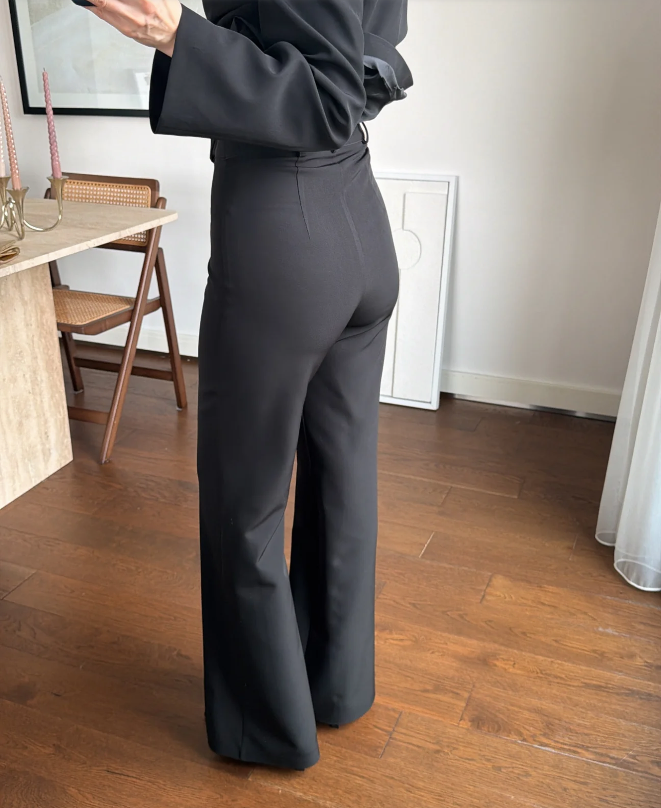 Tailleur AURORA con Collo Coreano Eleganza minimal, carattere deciso è la scelta perfetta per chi desidera un look sofisticato e contemporaneo, capace di distinguersi con classe.