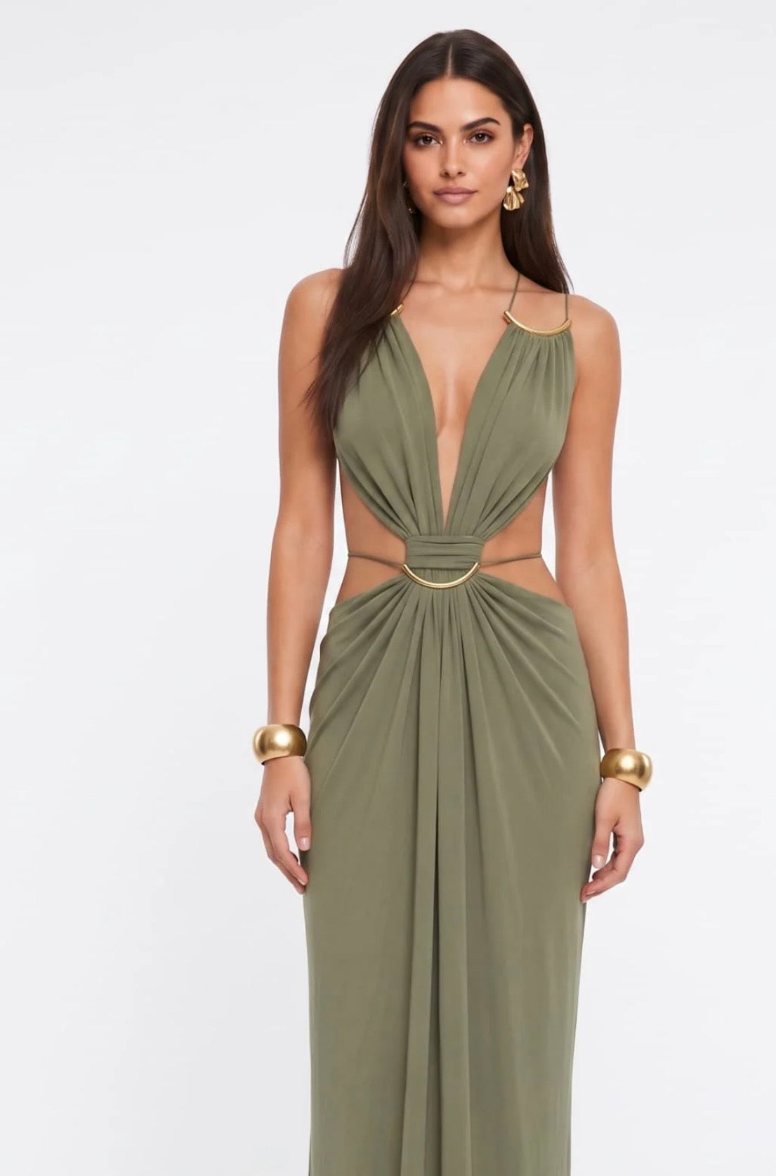 Abito Lungo Chérie – Cut-Out & Anello Gioiello Oro Sinonimo di eleganza magnetica e fascino contemporaneo.