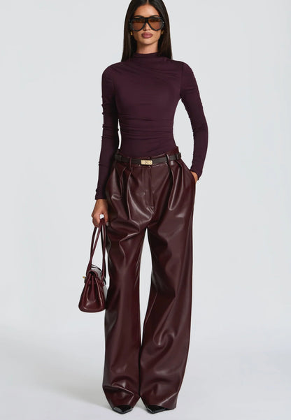 Outfit Anita Cappotto+Body+Pantalone in Eco-Pelle – Eleganza MetropoIitana