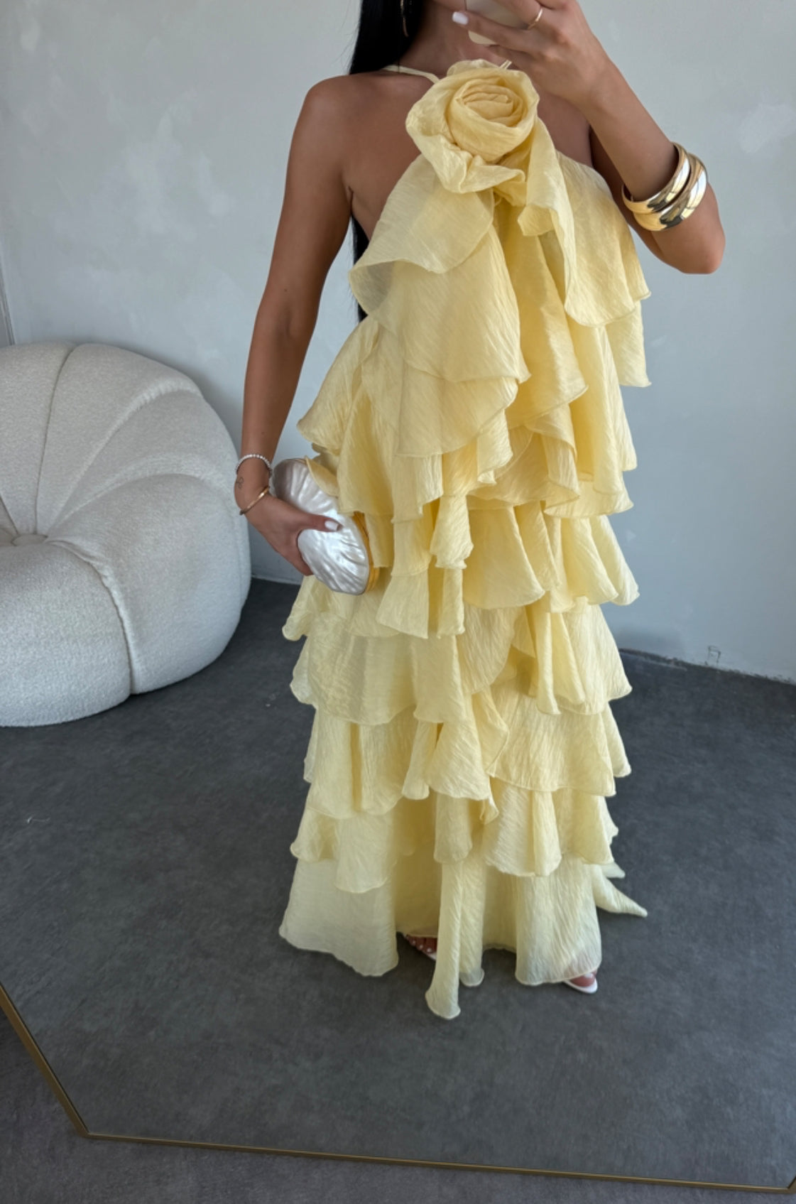 Abito CECILIA Elegante e scenografico, questo abito è realizzato in un leggero tessuto plissé effetto stropicciato.