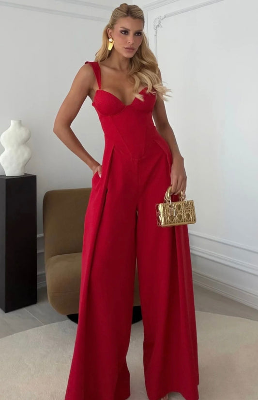 Jumpsuit Sartoriale a Gamba Larga questo capo combina la struttura audace di un bustier con la fluidità elegante dei pantaloni a gamba larga, creando una silhouette clessidra che esalta ogni figura.