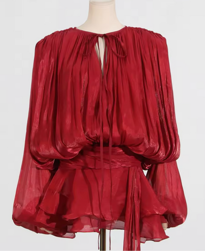 Mini dress CHARLOTTE in dettaglio plissettato su tutto l’abito, manica a sbuffo, elastico sul retro, spallina interna piu pantaloncino non fartelo scappare