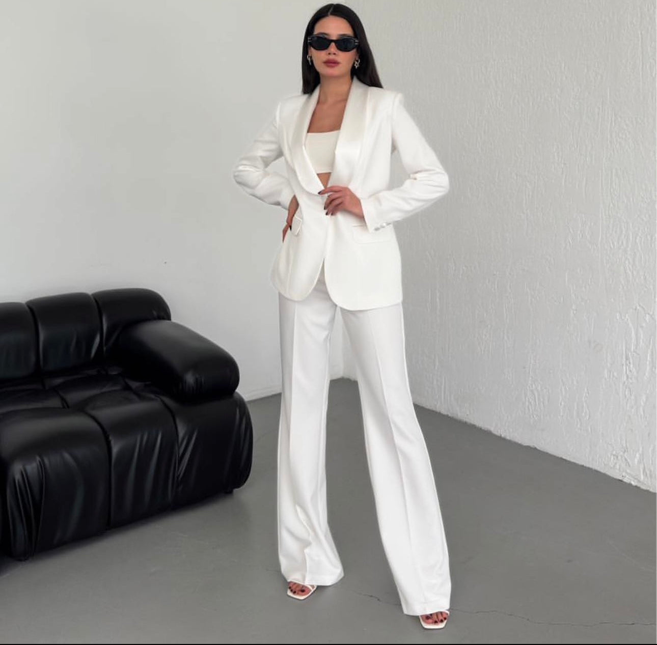 Tailleur Azzurra giacca colletto scialle in raso pantaloni palazzo vestibilita perfetta taglia dalla 38 alla 54 Made in Italy