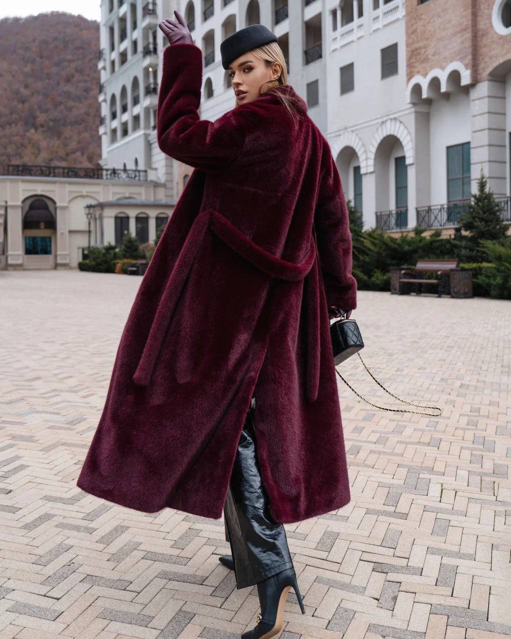 Pelliccia KAROL in visone morbido soffice con fodera in raso e cinta in coordinato