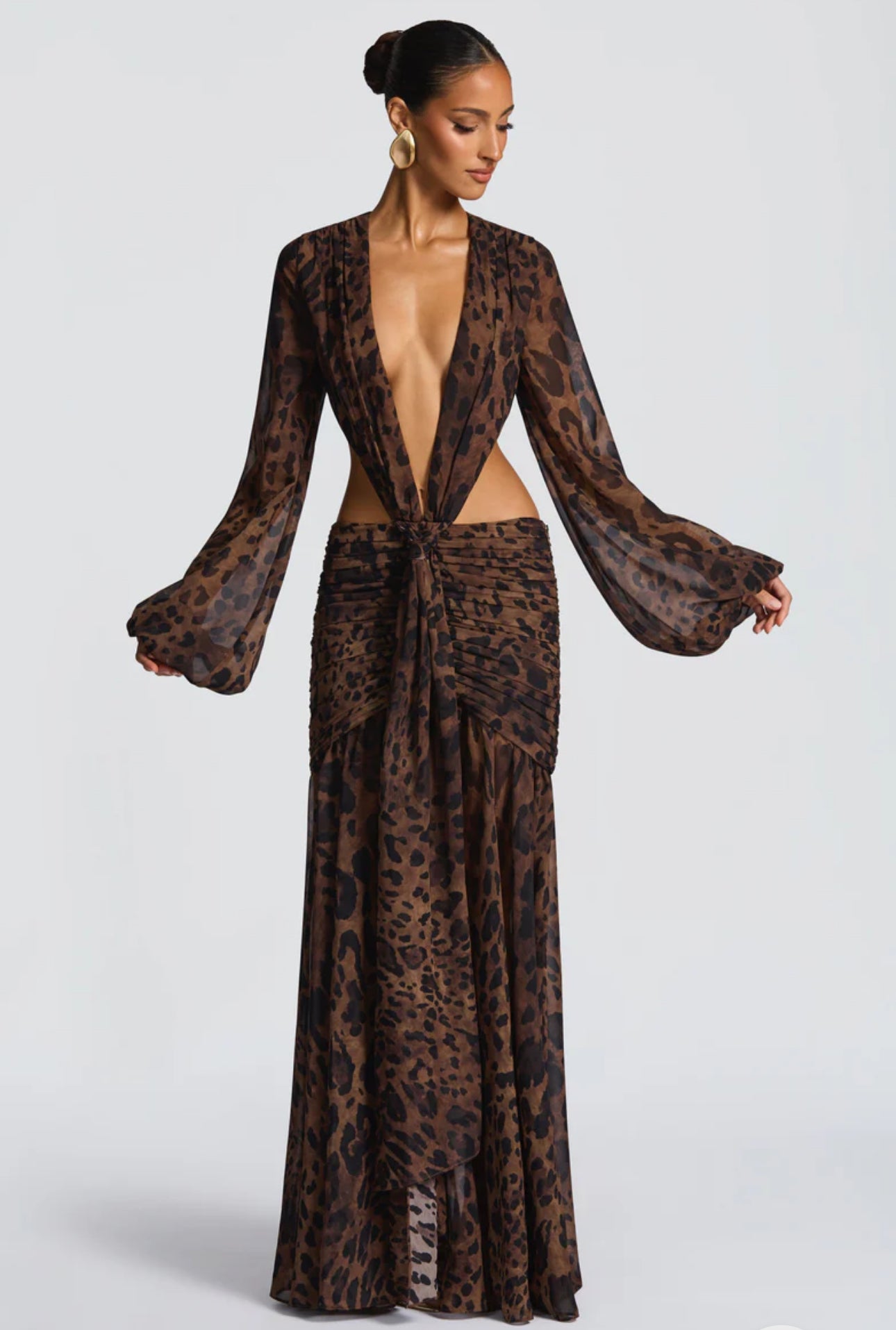 Abito JANE Seduzione ed eleganza si incontrano in questo abito lungo in stampa leopardata.