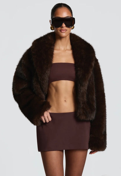 Crop Eco-Fur Jacket – Luxe Edition "Essenziale per la stagione fredda: caldo, leggero e irresistibilmente glam."
