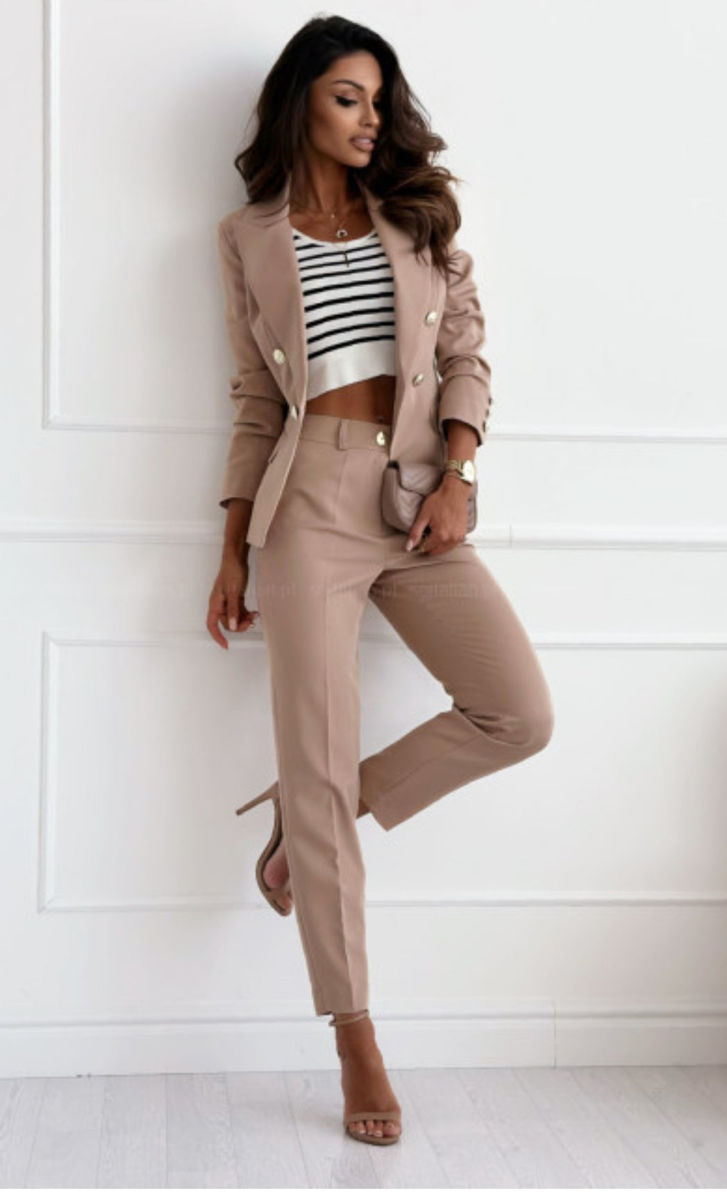 Tailleur Federica giacca con bottoni pantaloni sigaretta il più amato non fartelo scappare