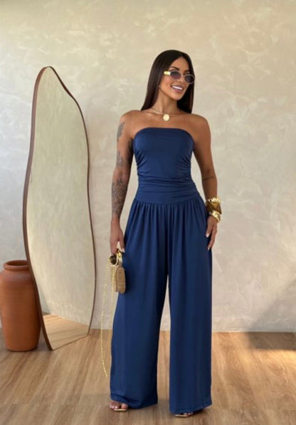 Jumpsuite Valentina Foulard in OMAGGIO
Aggiungi un tocco di freschezza al tuo guardaroba con questa splendida tuta intera.Un capo versatile che unisce la comodità del taglio a palazzo all'eleganza del top a fascia.
