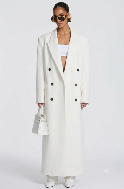 Promozione Cappotto ISABELLA  lungo dal taglio sartoriale con design doppiopetto e spalle strutturate. Elegante e versatile, perfetto per completare look sofisticati nelle giornate più fredde.