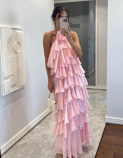 Abito CECILIA Elegante e scenografico, questo abito è realizzato in un leggero tessuto plissé effetto stropicciato.