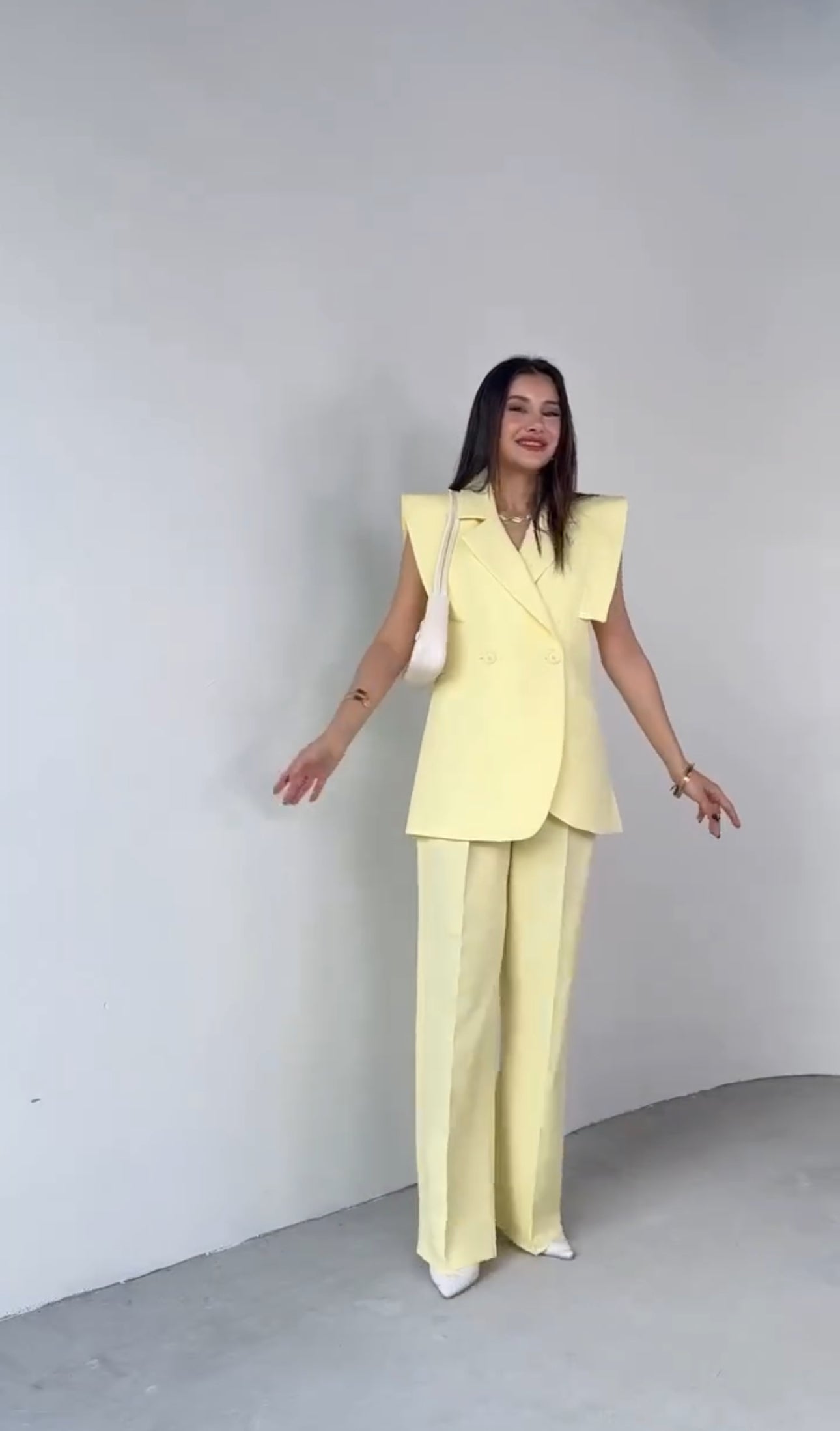 In Promozione Tailleur DENISE In cinque colori pastello e neutri perfetti per ogni occasione