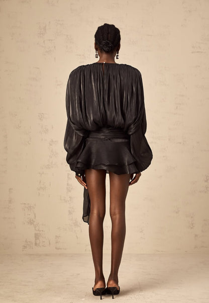 Mini dress CHARLOTTE in dettaglio plissettato su tutto l’abito, manica a sbuffo, elastico sul retro, spallina interna piu pantaloncino non fartelo scappare