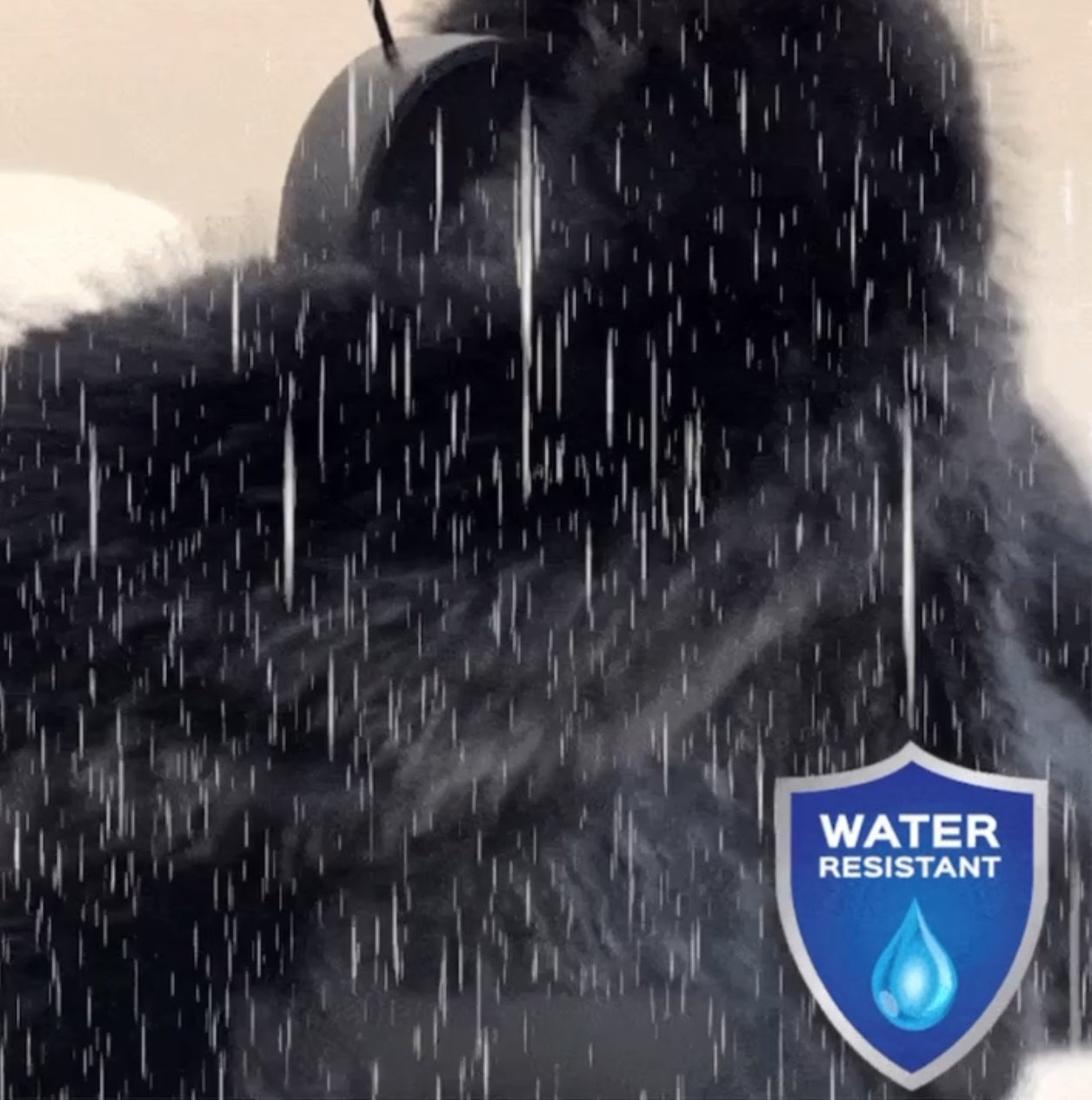 Pelliccia Giada in eco-pelliccia lunga
Eleganza e calore in un unico capo. Il cappotto Giada in eco-pelliccia premium unisce comfort e lusso, perfetto per le giornate più fredde.
Il taglio lungo e la linea morbida donano un effetto avvolgente e sofistica