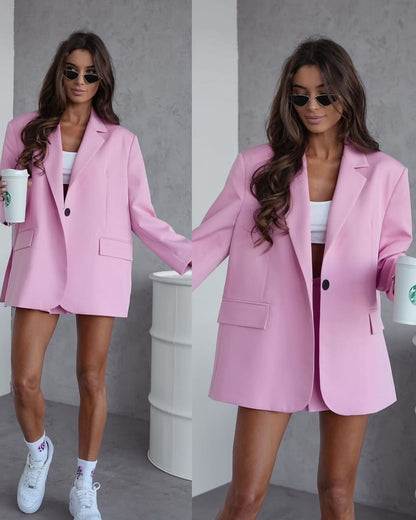 Tailleur SAMANTHA elegante completo composto da una giacca oversize e pantagonna in coordinati con un tocco sofisticato e moderno.