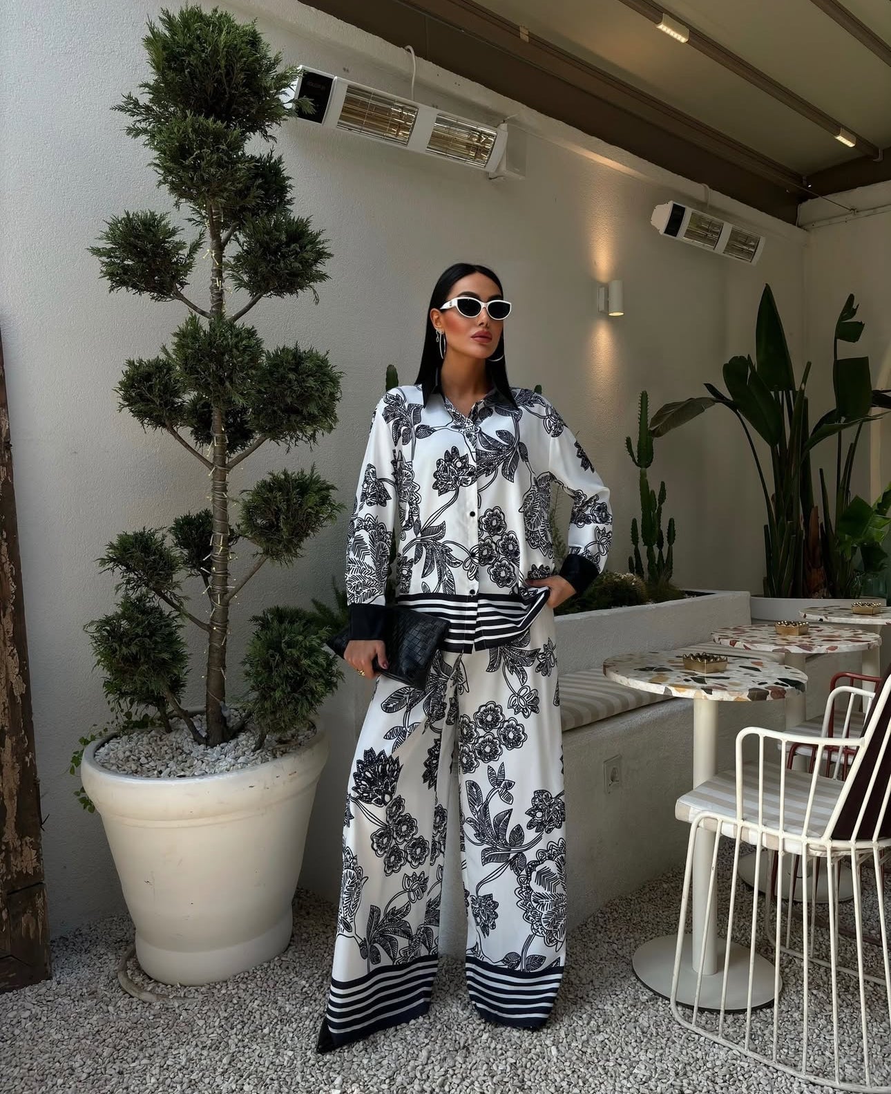 Setcord ZARA è composto da una camicia oversize e un paio di pantaloni larghi con stampa geometrica.