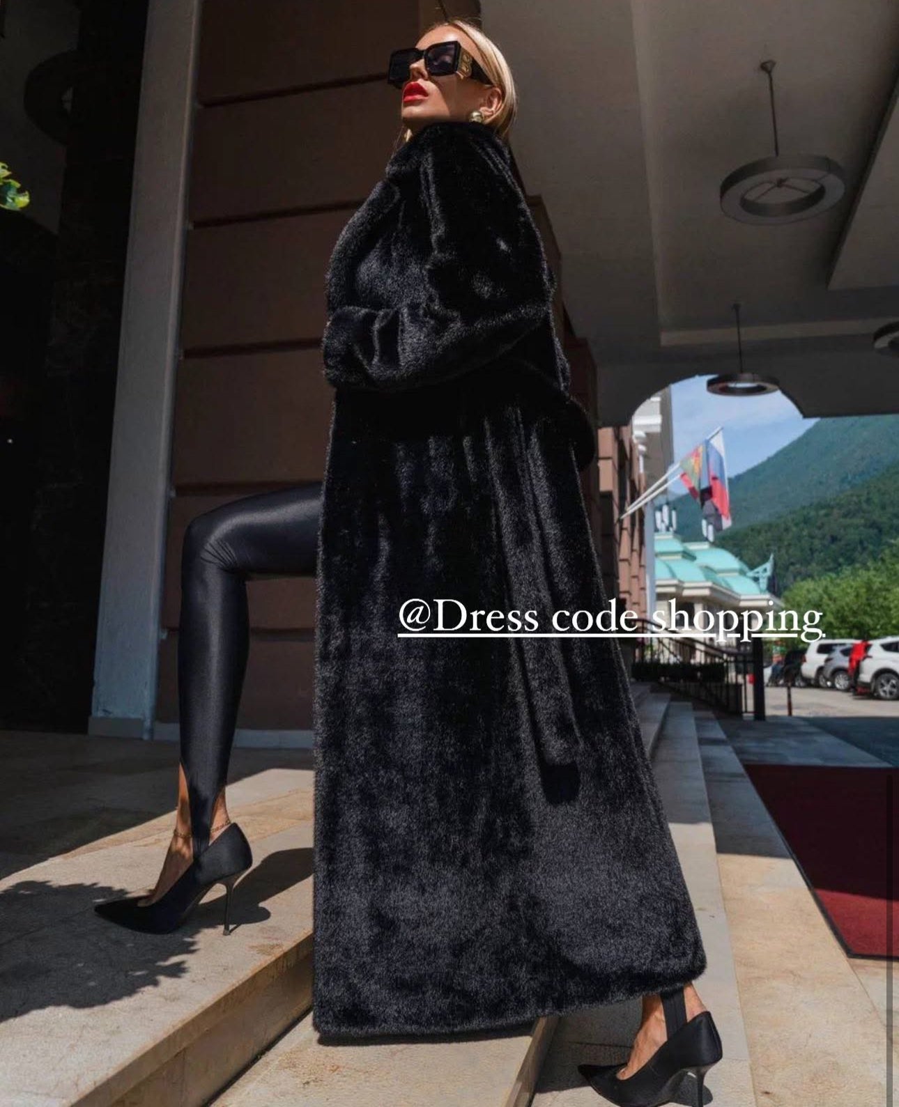 Pelliccia Martina in visone ecologico resistente all’acqua fodera interna in raso in promozione BLACK FRIDAY