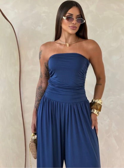 Jumpsuite Valentina Foulard in OMAGGIO
Aggiungi un tocco di freschezza al tuo guardaroba con questa splendida tuta intera.Un capo versatile che unisce la comodità del taglio a palazzo all'eleganza del top a fascia.