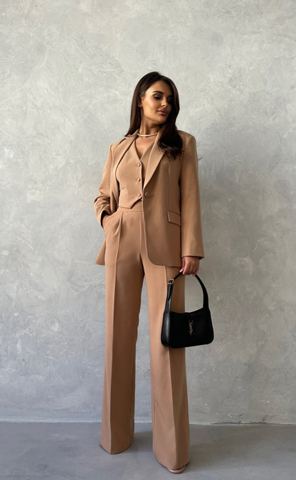 Tailleur MARCELLA Giacca gilet e pantalone a palazzo in coordinato tessuto leggermente elasticizzato ottima vestibilita Made in Italy 🇮🇹
