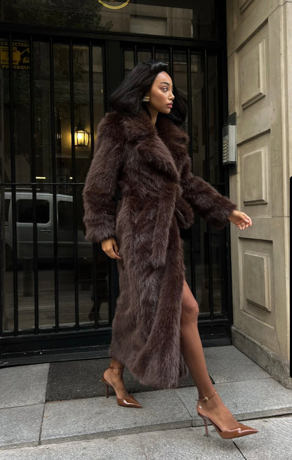 Pelliccia GIORGIA Avvolgente, sofisticato e ultra-morbido: questo cappotto lungo in ecopelliccia  porta il lusso in ogni look