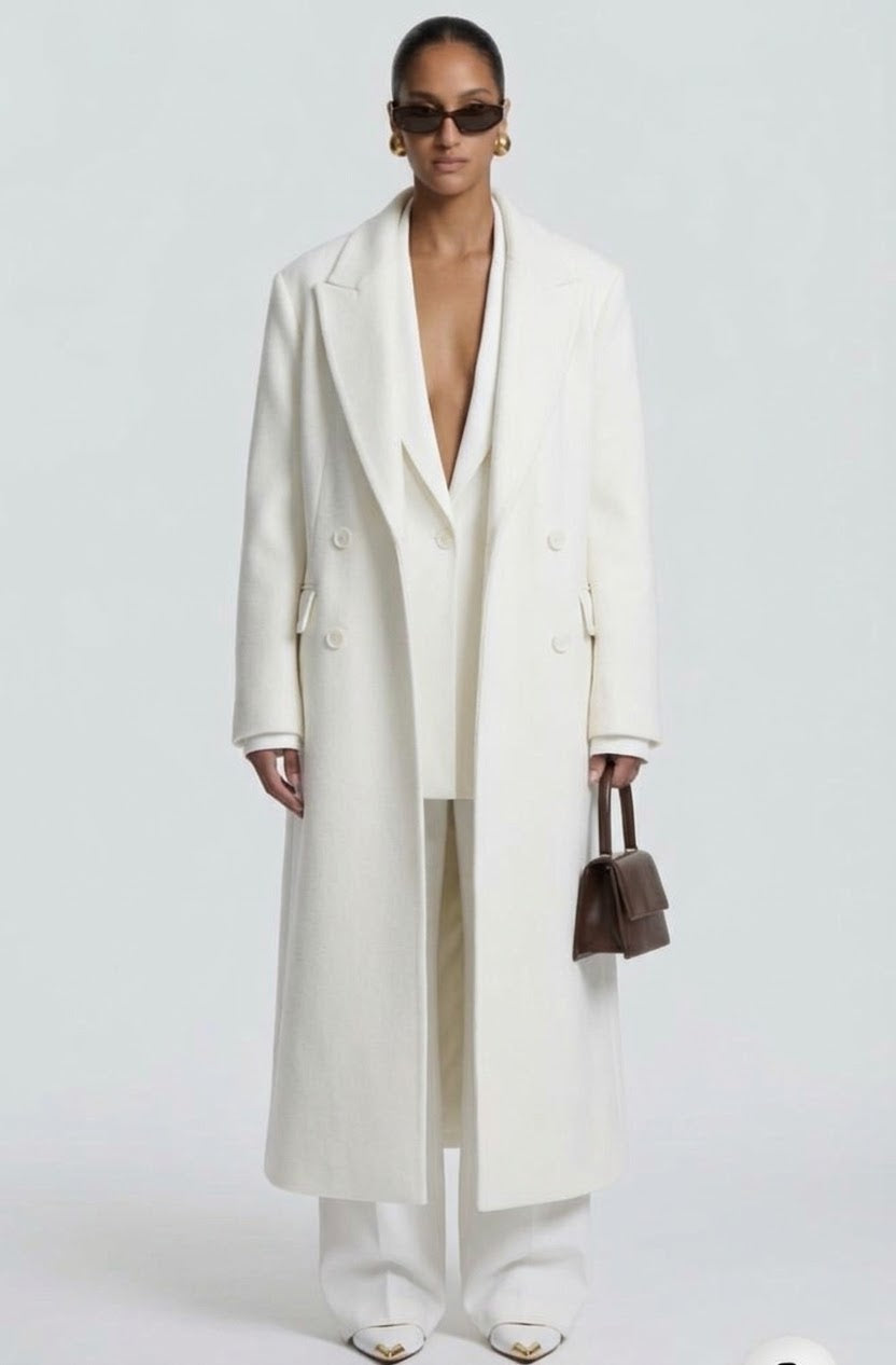 L'Outfit Completo Elegante: Tailleur Sartoriale & Cappotto Lungo coordinato⁠ Il perfetto connubio tra potenza e raffinatezza sartoriale. Un look completo pensato per la donna moderna che desidera un'eleganza impeccabile, dal mattino alla sera.