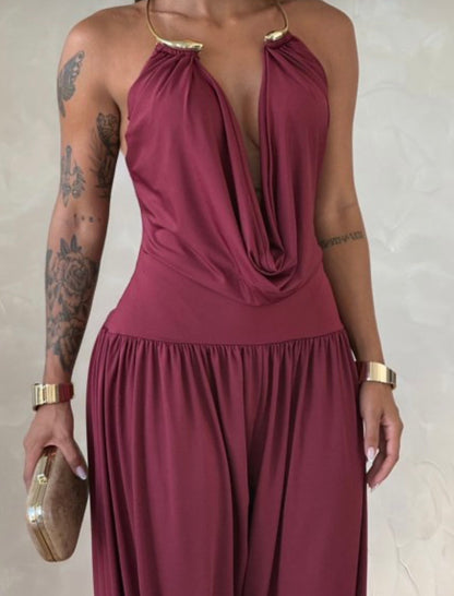 Jumpsuite Gioia Un'eleganza senza tempo racchiusa in una silhouette fluida e sensuale. La Tuta Drappeggiata è pensata per la donna che sa come catturare ogni sguardo senza sforzo.