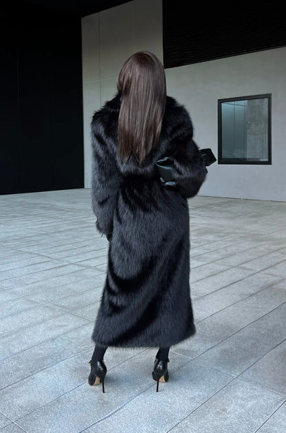 Pelliccia GIORGIA Avvolgente, sofisticato e ultra-morbido: questo cappotto lungo in ecopelliccia  porta il lusso in ogni look